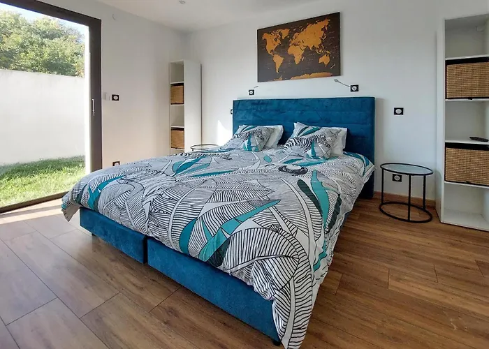 Piscine Interieure 度假居 鲁瓦扬