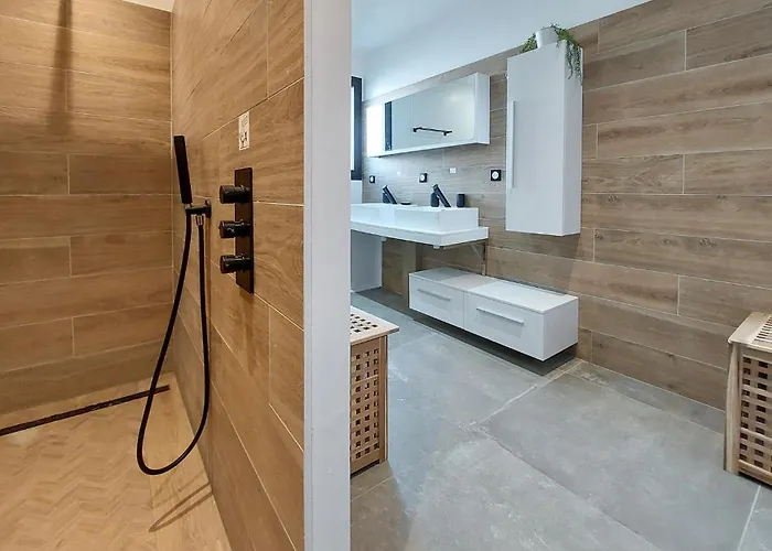 Piscine Interieure 鲁瓦扬